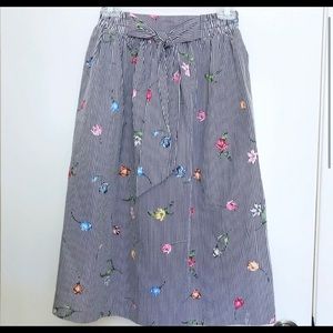 🌀H&M Floral Pull on Skirt with Pockets- Size 6🌀